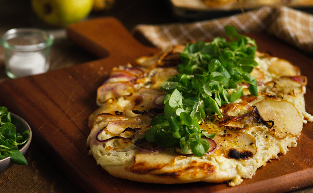 Unser Netto-Rezept für dich - Dubbel-Flammkuchen mit Birnen und Feldsalat